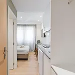 아파트 Lovely Fully Equipped Near Subway N13 *