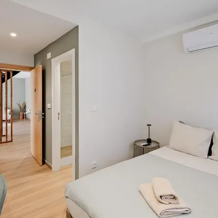 Lovely Fully Equipped Near Subway N13