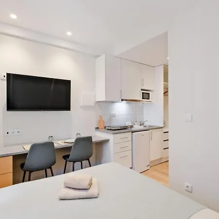 Διαμέρισμα Lovely Fully Equipped Near Subway N13 *