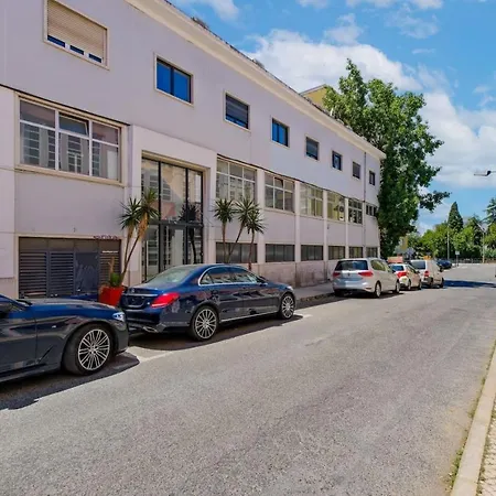 Lovely Fully Equipped Near Subway N13 Lisboa