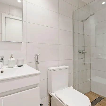 Lovely Fully Equipped Near Subway N13 Apartman *