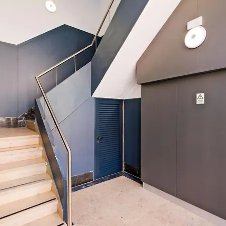 アパート Lovely Fully Equipped Near Subway N13