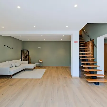 Lovely Fully Equipped Near Subway N13 * リスボン