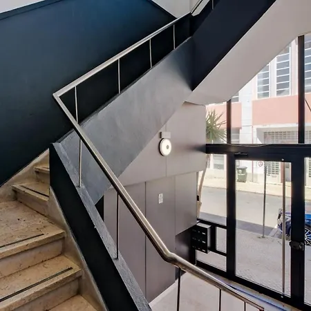Lovely Fully Equipped Near Subway N13 アパート リスボン