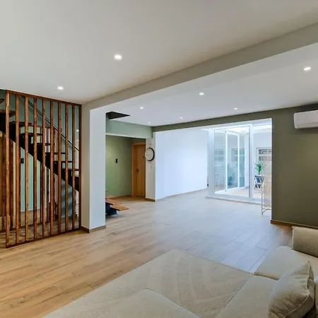 Lovely Fully Equipped Near Subway N13 *