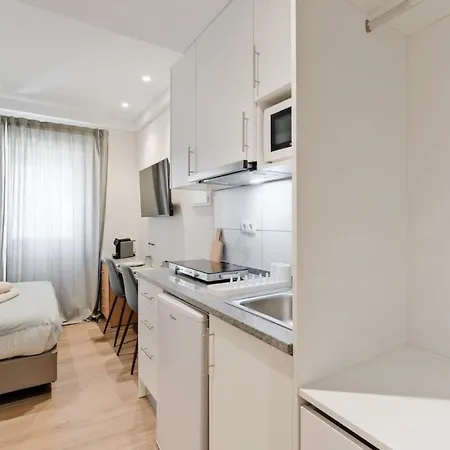 Lovely Fully Equipped Near Subway N13 アパート リスボン
